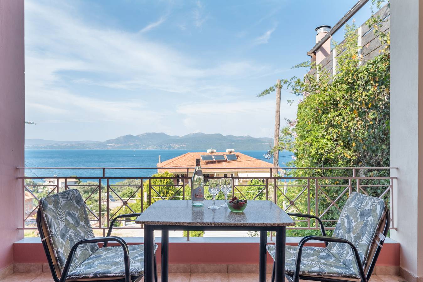 Entire studio, Studio Apartment 'Two Adults No 2' with Sea View, Wi-Fi and Air Conditioning in Nikiana, Alexandros