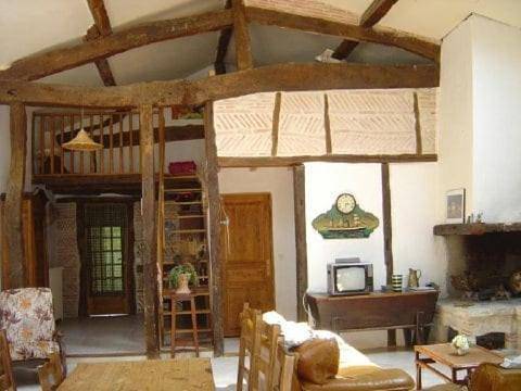 Location de vacances pour 10 personnes, avec jardin ainsi que vue et piscine, animaux acceptés à Tournon-d'Agenais - 2