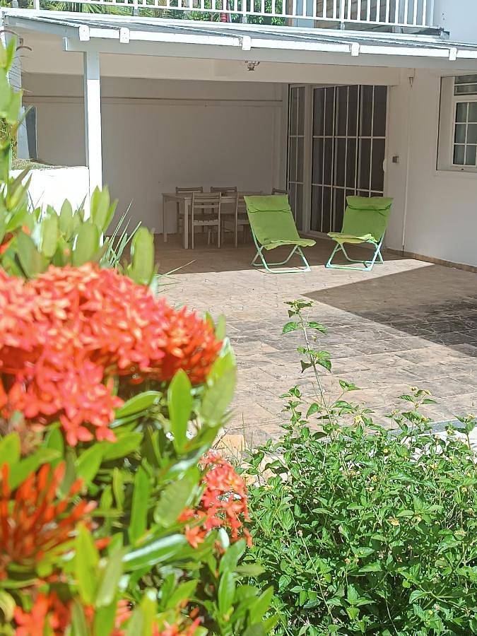 Gîte pour 3 personnes, avec terrasse et piscine à Baillif - 4