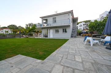 Ferienwohnung für 4 Personen, mit Ausblick und Garten, mit Haustier auf Skiathos