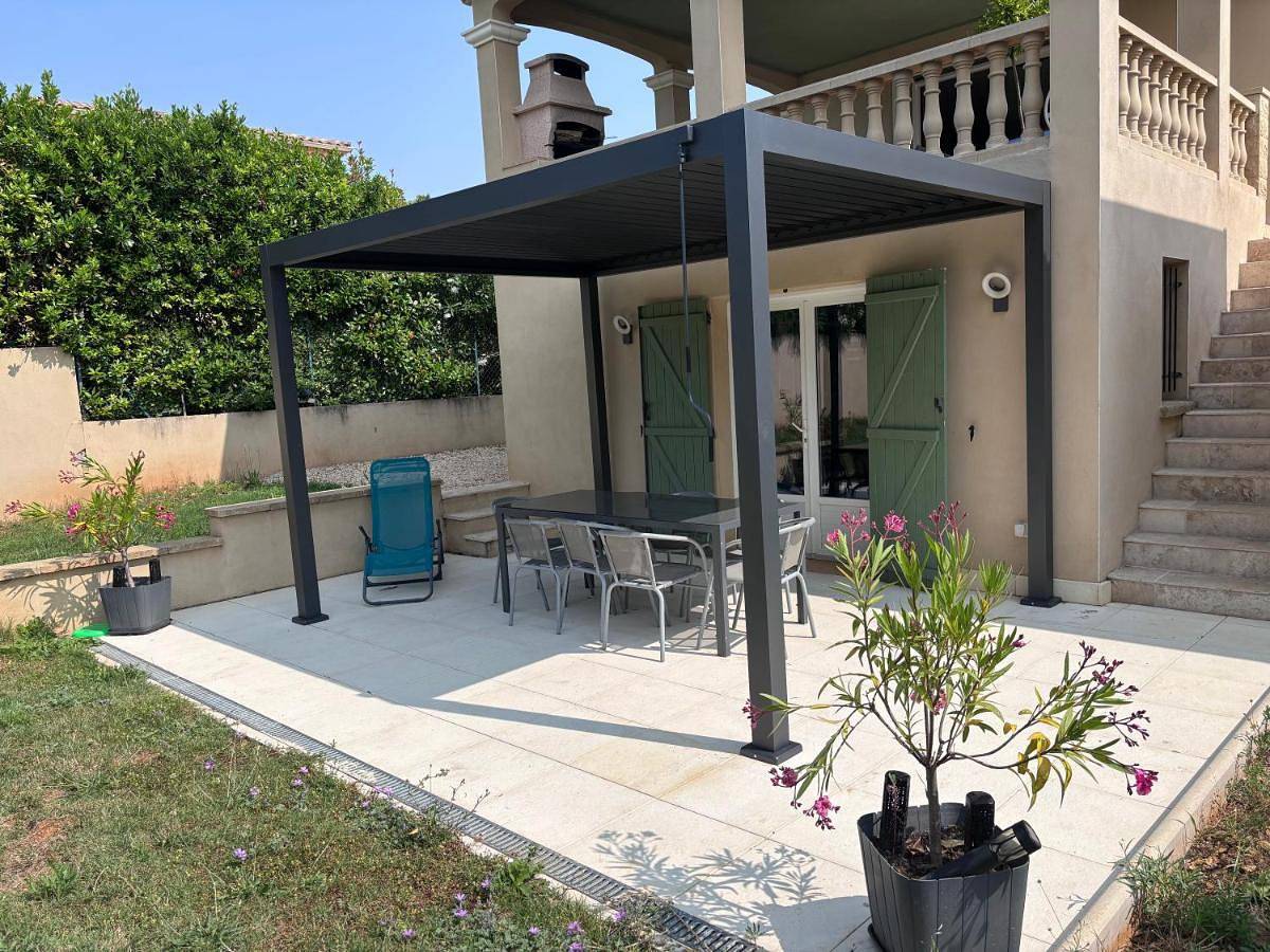 Appartement entier, Three-Bedroom Apartment in Vers-Pont-du-Gard, Région de Nîmes