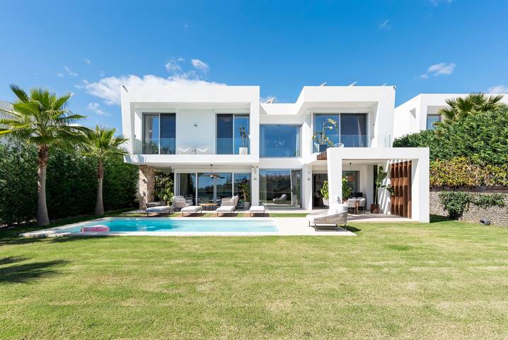Vacation rental for 8 people, with Balcony and Garden in Marbella
