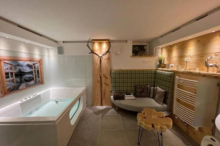 Ferienwohnung für 4 Personen, mit Whirlpool und Garten sowie Sauna