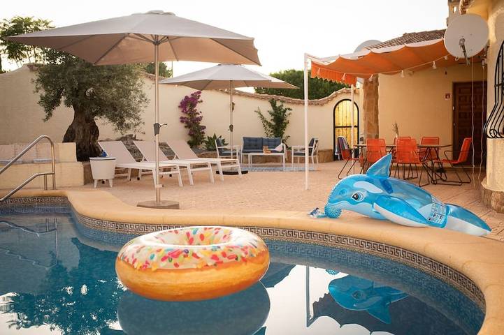 Ferienhaus für 6 Personen, mit Balkon und Garten sowie Pool in Benidoleig