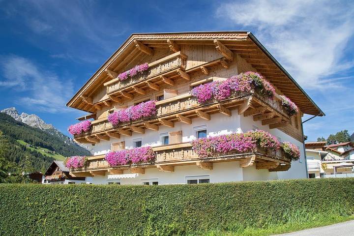 Pension pour 2 personnes, avec Balcon et Terrasse ainsi que Jardin et Piscine à Mieders