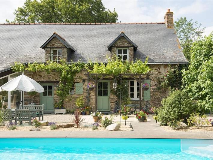 Chambre d’hôte pour 2 personnes, avec Terrasse et Jacuzzi ainsi que Jardin et Piscine à Moisdon-la-Rivière