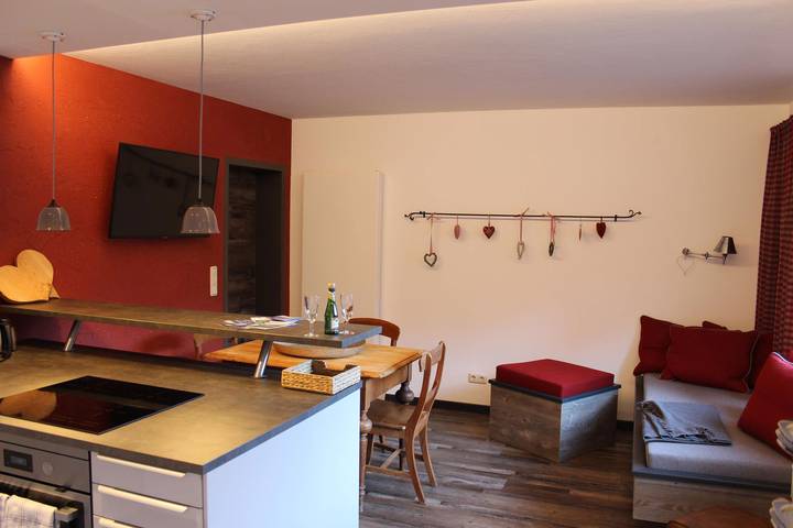 Ferienwohnung für 3 Personen, mit Balkon und Garten sowie Sauna und Ausblick