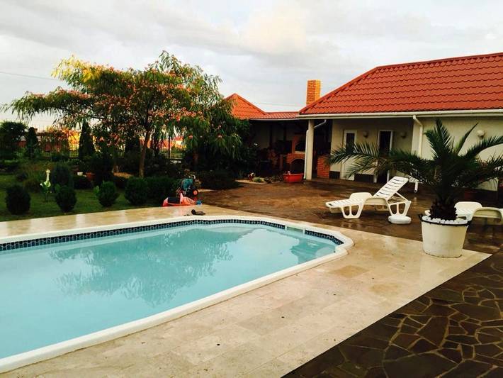 Vacation rental for 3 people, with Terrace and Garden as well as Pool and Lake view in Ukraine