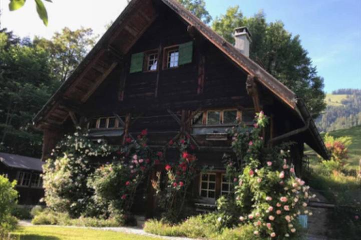 Chalet für 5 Personen, mit Balkon und Garten in Rougemont
