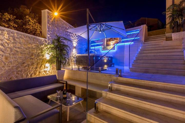 Villa pour 14 personnes, avec Balcon et Jacuzzi ainsi que Terrasse et Jardin à Solin - 4