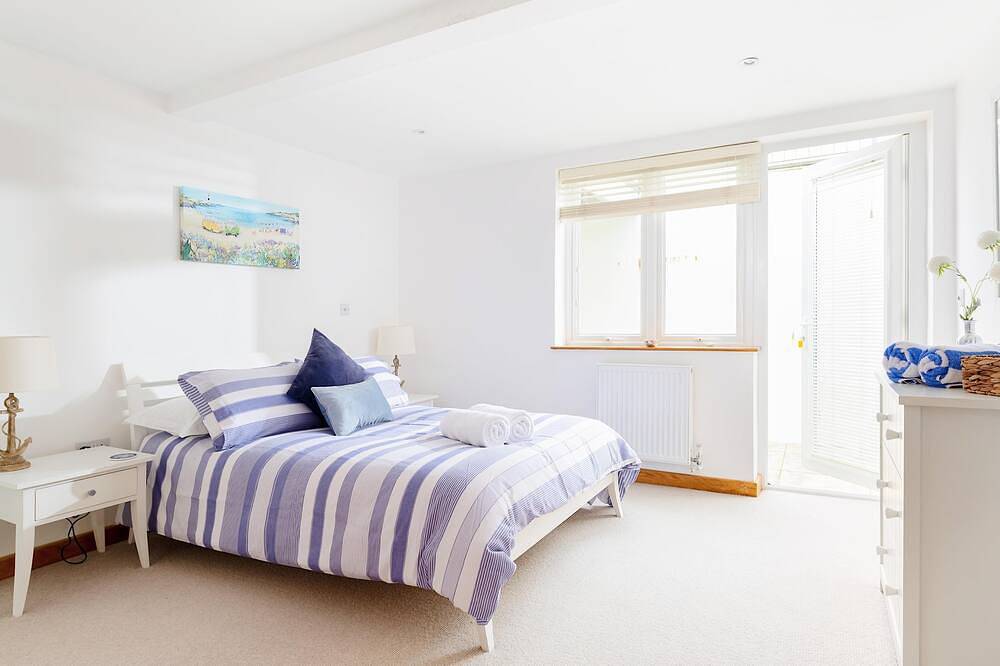 2 minutes walk from 2 fabulous beaches in Porth, Newquay