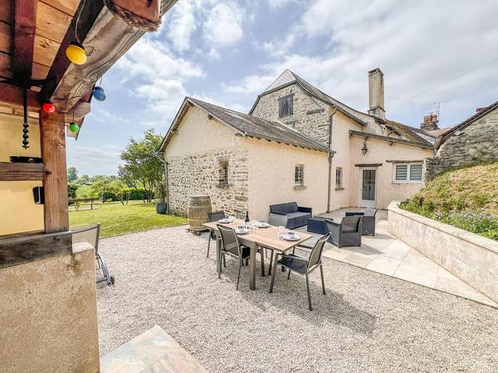 Location de vacances pour 7 personnes, avec terrasse et jardin à Génis - 4