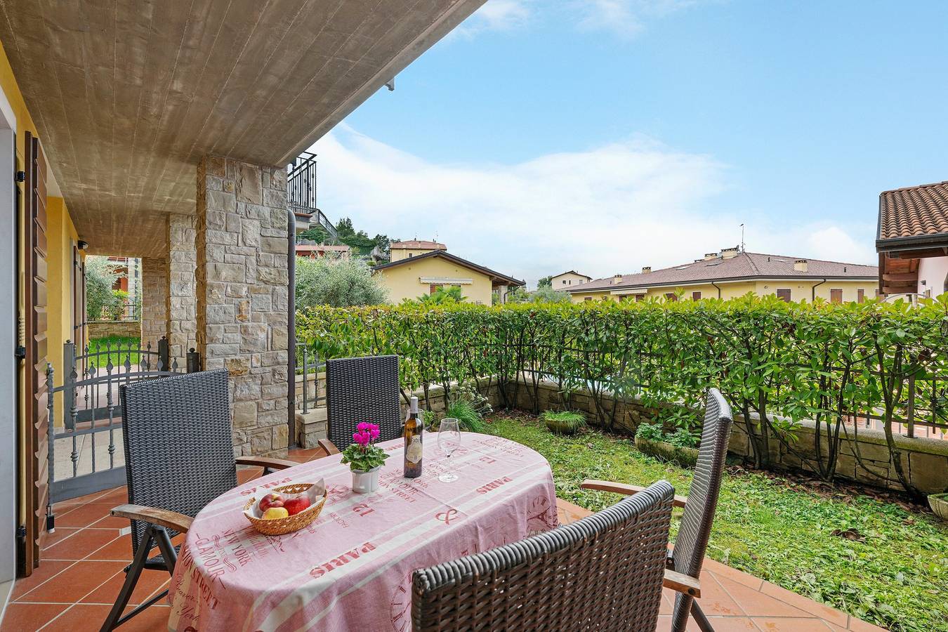 Appartamento intero, Appartamento "Puro relax tra lago e montagne" con piscina, terrazza e idromassaggio in San Zeno di Montagna, Prealpi Gardesane