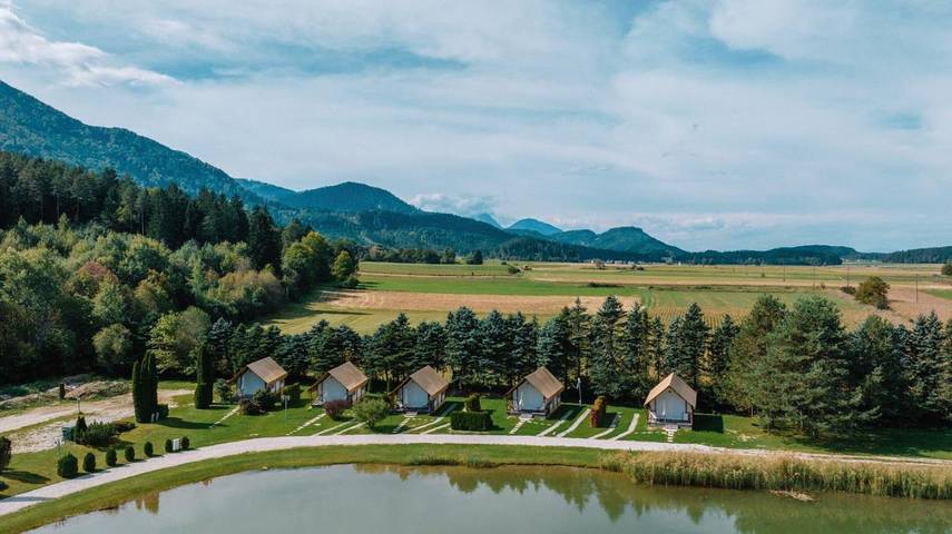 Zelt für 2 Personen, mit Terrasse und Garten sowie Seeblick und Ausblick in Kärnten