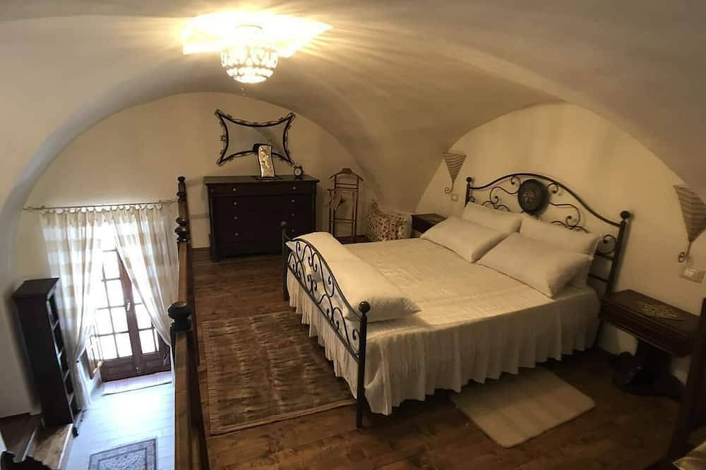 Casa Garibaldi is a bed & breakfast located in the historic center of Ceglie Messapica in Ceglie Messapica, Salento