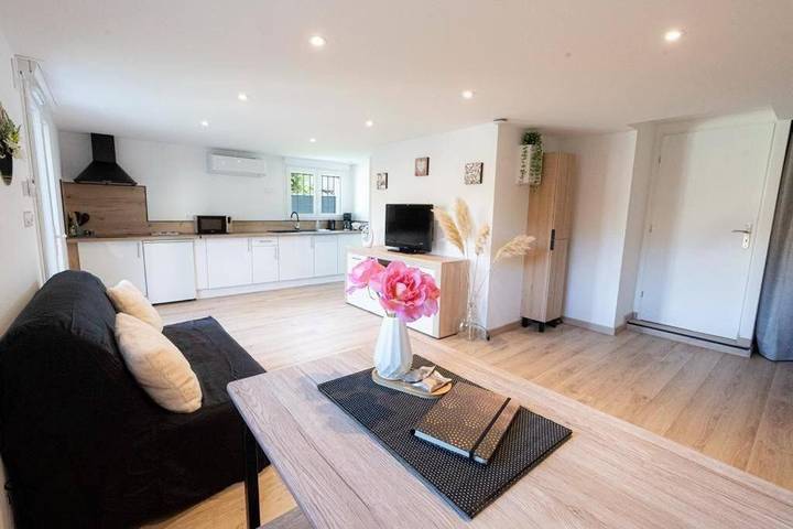 Location de vacances pour 4 personnes, avec jardin à Tournon-sur-Rhône