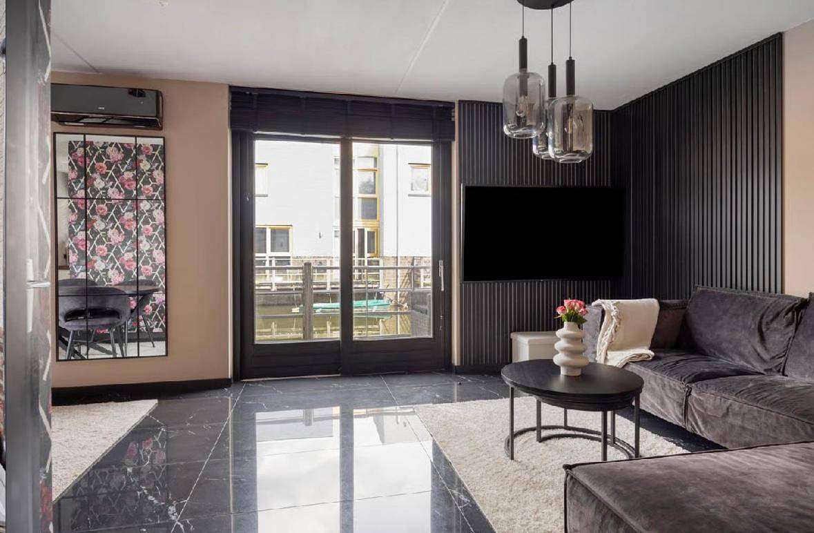 Peace and luxury on the waterfront in Brabant-Septentrional