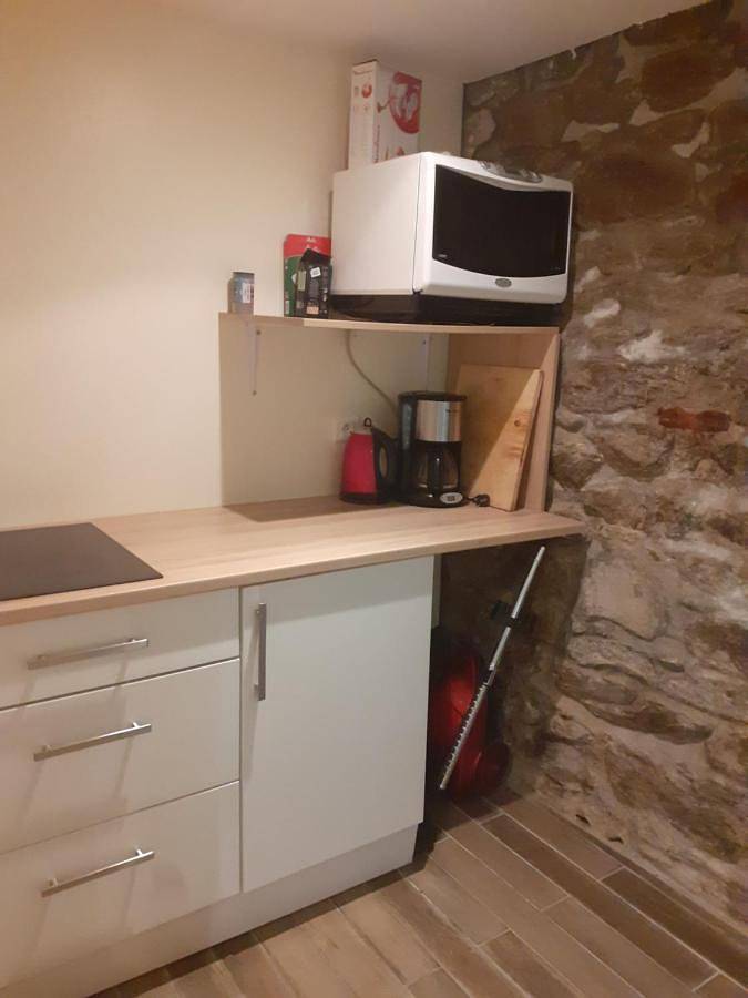 Gîte pour 3 personnes, avec terrasse et vue à Yzeron - 4