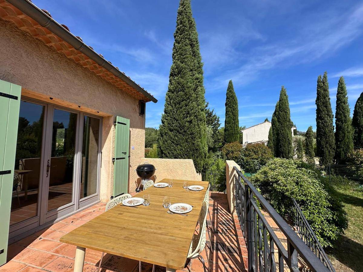 Appartement entier, Three-Bedroom Apartment with Balcony in Simiane-Collongue, Côte méditerranéenne (France)