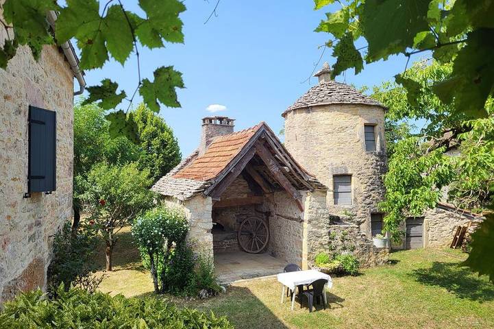 Gîte pour 5 personnes, avec terrasse et jardin, animaux acceptés à Puyjourdes