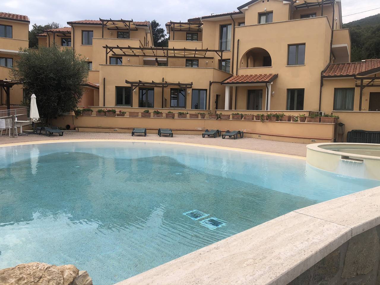Appartamento intero, Appartamento La Pergola al Cavo 15 vicino alla spiaggia con piscina condivisa e Wi-Fi in Cavo, Isola d'Elba