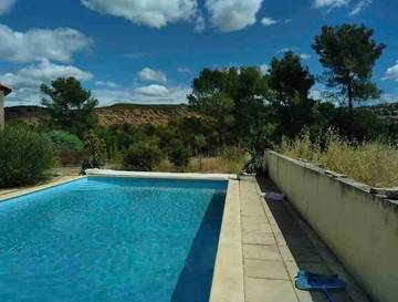 Villa pour 4 personnes, avec piscine ainsi que terrasse et jardin, animaux acceptés à Les Pennes-Mirabeau