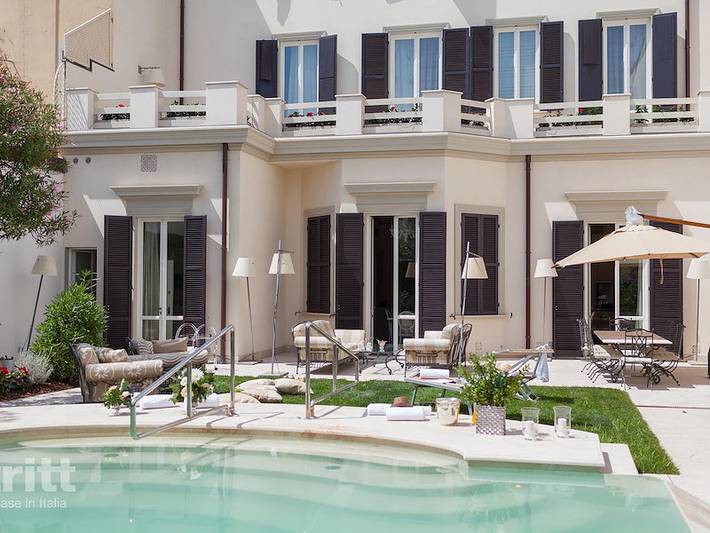 Ferienhaus für 19 Personen, mit Pool und Terrasse sowie Balkon/Terrasse