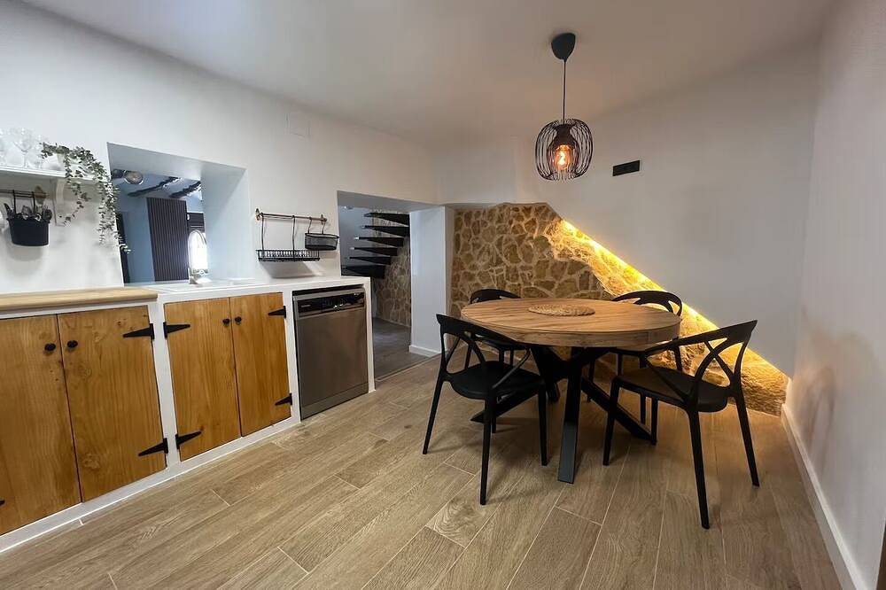 Cottage with jacuzzi and fireplace, ideal for couples. in Liétor, Albacete Province