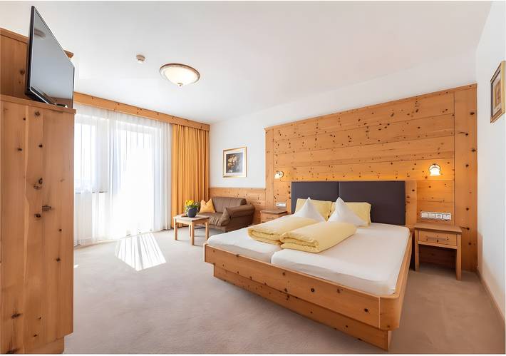 Room 'Passerblick Silber Zimmer 1' with Mountain View, Shared Pool and Wi-Fi in Tyrol (Sydtyrolen), Texel Group