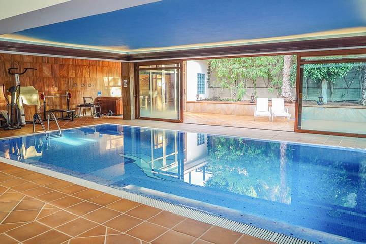 Villa for 8 people, with terrace and sauna as well as garden and hot tub in Puerto Calero