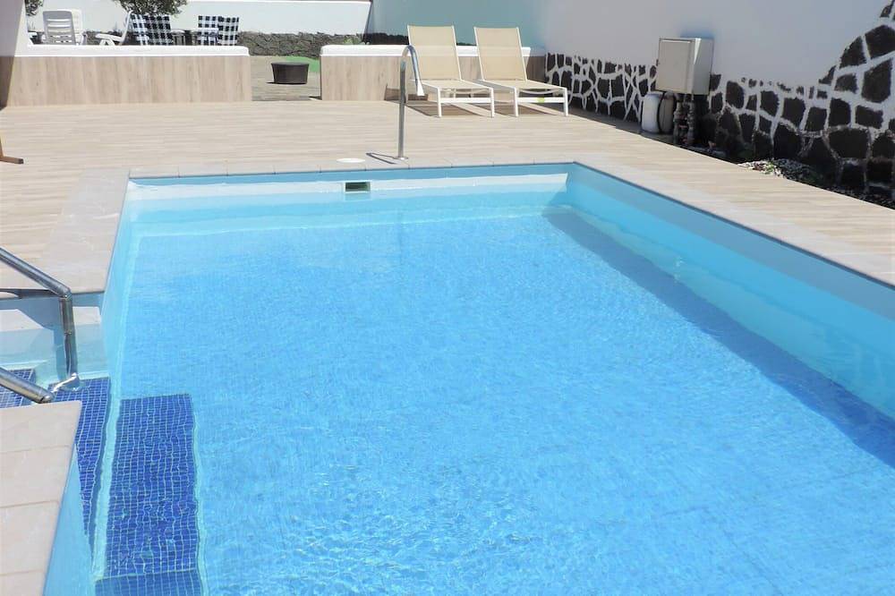 Chalet Medina 4  Sky Channels+Private Heated Pool+Privacy+Internet + Relax Villa in Playa Blanca, Yaiza