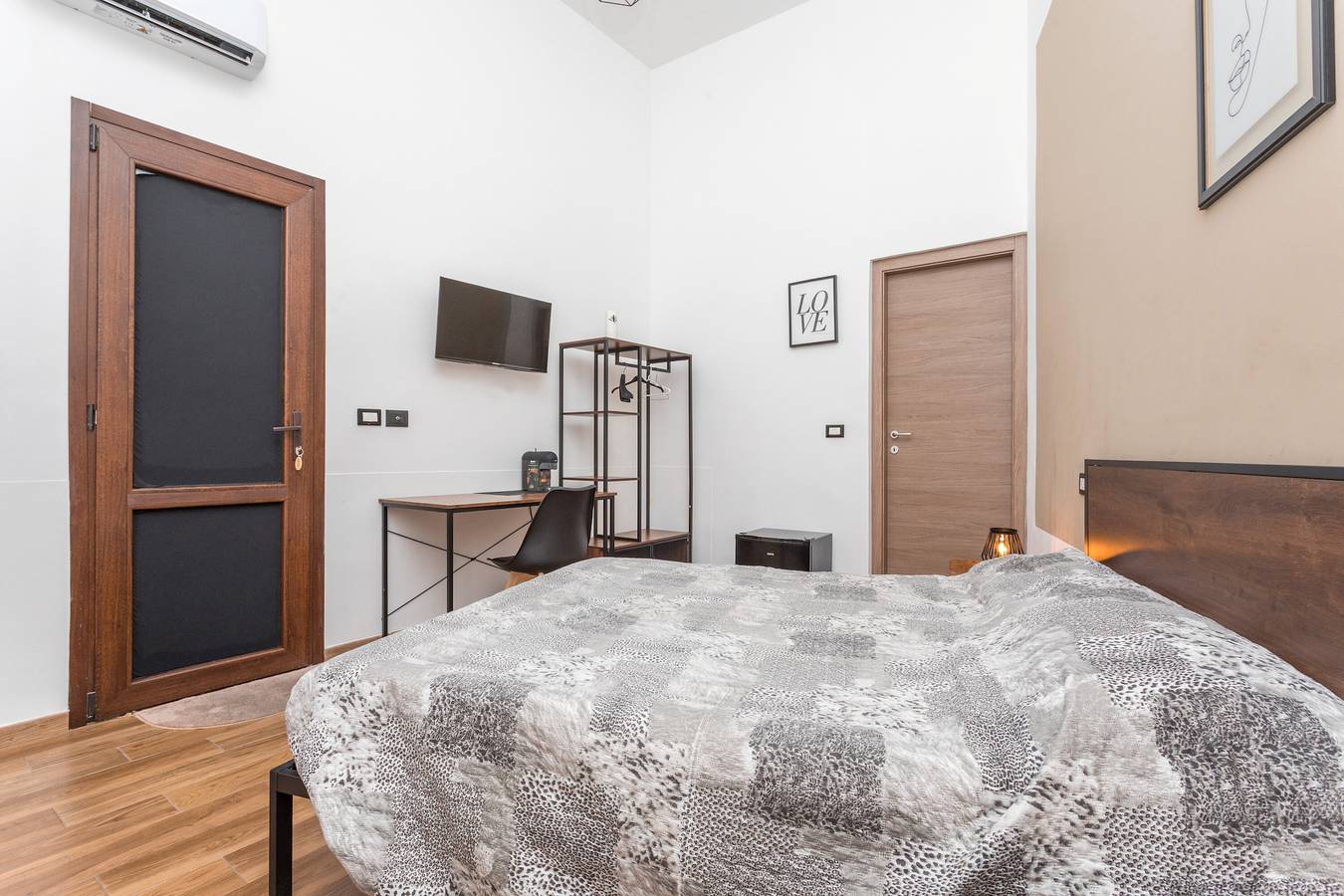 Zimmer 'Balestrate' mit Balkon, Wlan und Klimaanlage in Acireale, Catania Provinz