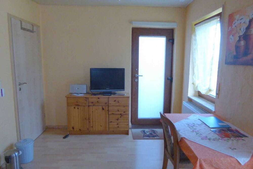 Ganze Wohnung, Doppelzimmer Nr. 1, 20m², Etagenbad, Balkon, max. 3 - Bea´s Gästezimmer in Europa-Park, Herbolzheim