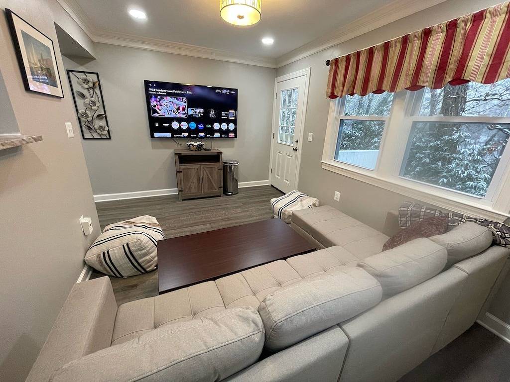 Newly Renovated Modern & Cozy Townhome conveniently located in Rosslyn - Parking in Arlington (VA), Arlington County