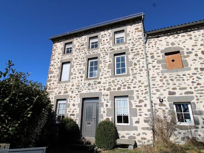 Location de vacances pour 4 personnes, avec jardin à Talizat