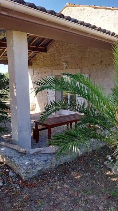 Location de vacances pour 8 personnes, avec jardin et terrasse à Burie - 4