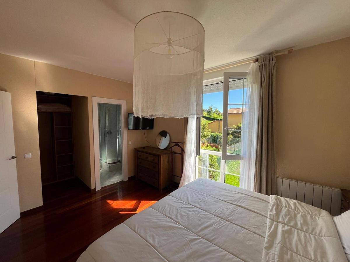 Apartamento entero, Three-Bedroom Apartment in Comillas, Costa de Cantabria