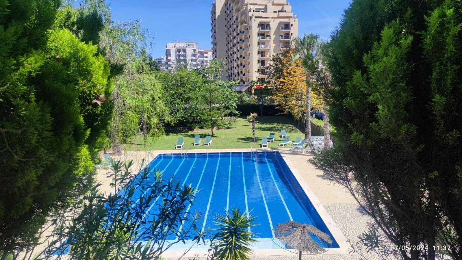 Apartamento entero, Apartamento 'Jardins Da Rocha' con vistas al mar, Wi-Fi y aire acondicionado in Praia da Rocha, Portimão