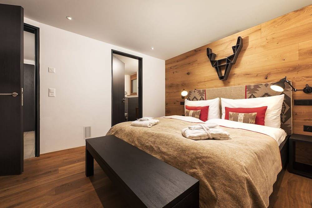 Nepomuk: Luxury 5Star Chalet includes 3 apartments with heated outdoor-pool in Zermatt, Wallisian Alps