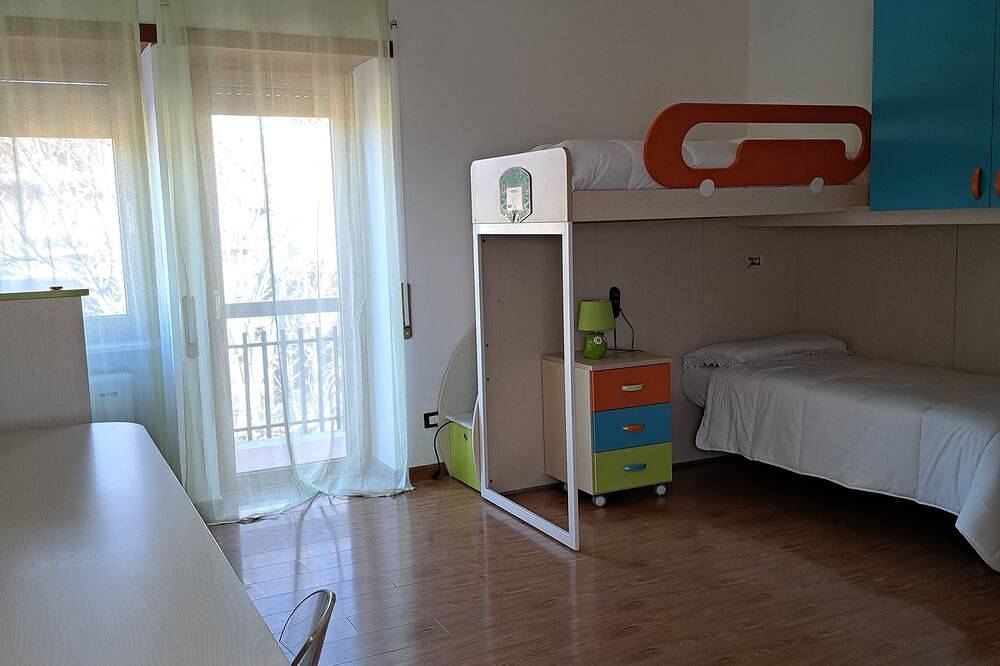 Ganze Wohnung, La Casa di Ale 2- Castelli Romani - 20 Km Rome Center - 4 Km Ciampino Airport in Marino, Parco Regionale dei Castelli Romani