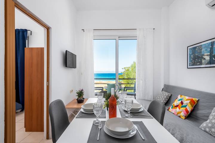 Hel lägenhet, Apartment 'Sea Ixia Ialisos' with Private Garden, Wi-Fi and Air Conditioning in Triánta, Rhodos