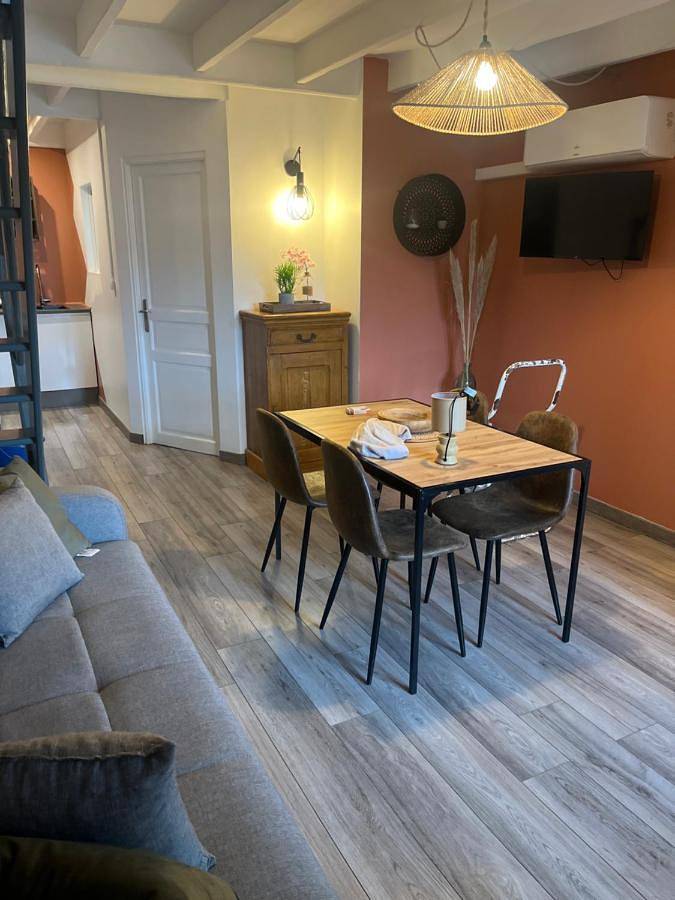 Gîte pour 5 personnes, avec Jacuzzi et Terrasse ainsi que Jardin et Sauna à Fiennes (homonymie)
