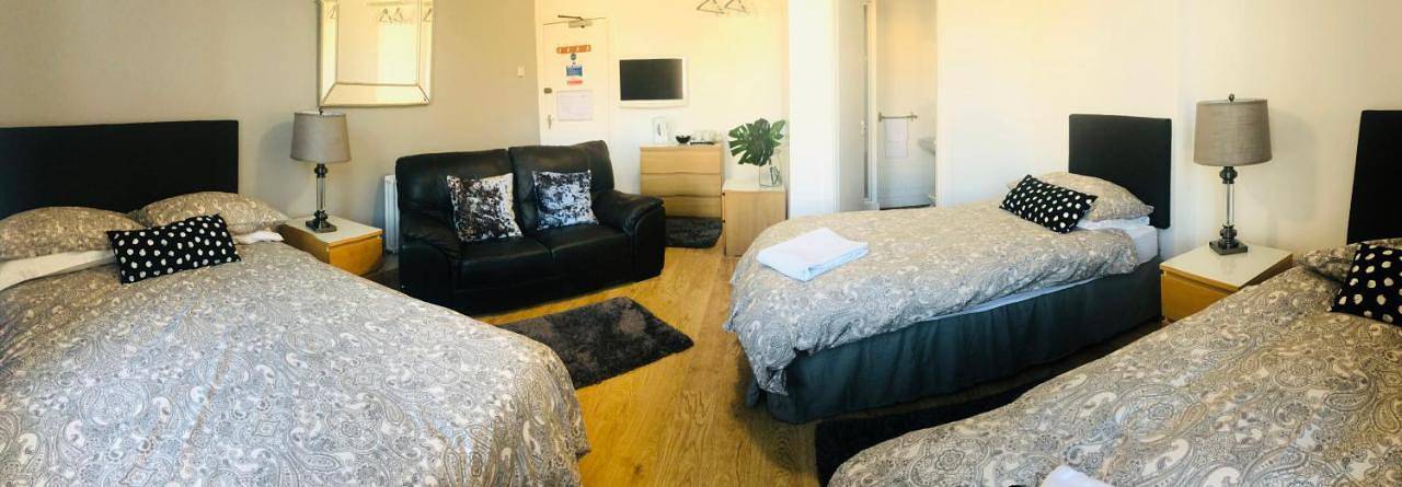 Family Room with Bathroom in Cardiff, Cardiff und Umgebung