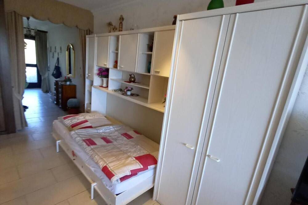 Ganze Wohnung, „Seeappartement Sorpeglück“ mit Panoramaseeblick, Balkon und Swimming-Pool in Langscheid (Sorpesee), Sundern