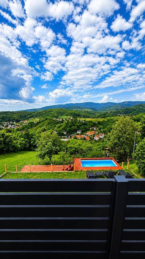 Villa pour 8 personnes, avec Balcon et Terrasse ainsi que Jardin et Piscine à Zagreb
