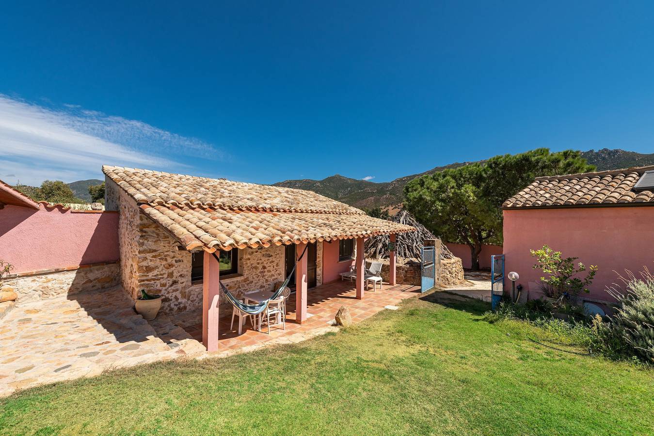 Ferienhaus 'Villa Bella Solanas - Cuili Murvoni' mit Bergblick in Solanas, Comune di Sinnai