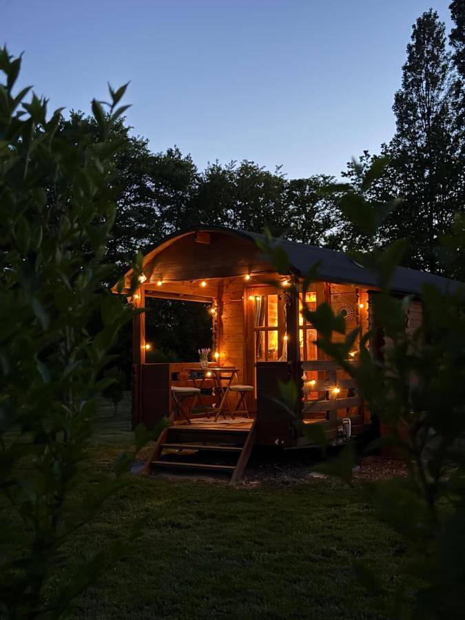 Gîte pour 4 personnes, avec Balcon et Terrasse ainsi que Jardin et Sauna à Gisay-la-Coudre