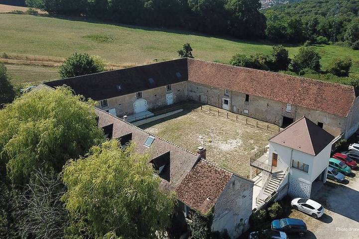 Gîte pour 60 personnes, avec jardin ainsi que jacuzzi et sauna, animaux acceptés à Chierry
