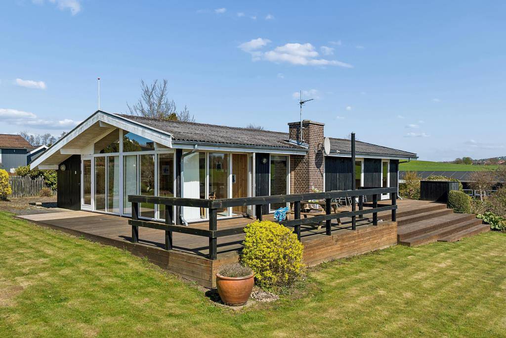 Gemütliches Ferienhaus mit Meerblick am Følle Strand in Følle Strand, Süddjursland