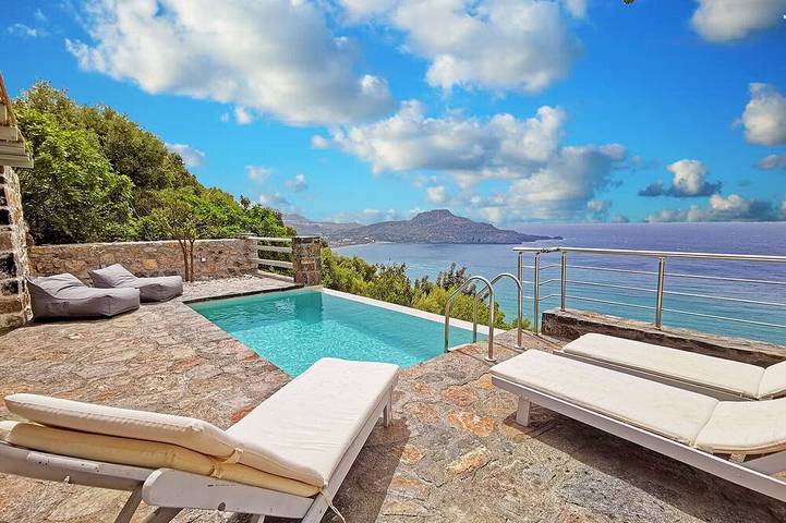 Villa for 5 people, with balcony and garden as well as pool - 1